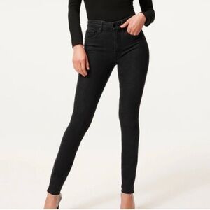 Good American Good Legs Raw Hem Jeans Black Denim size 26 / 2